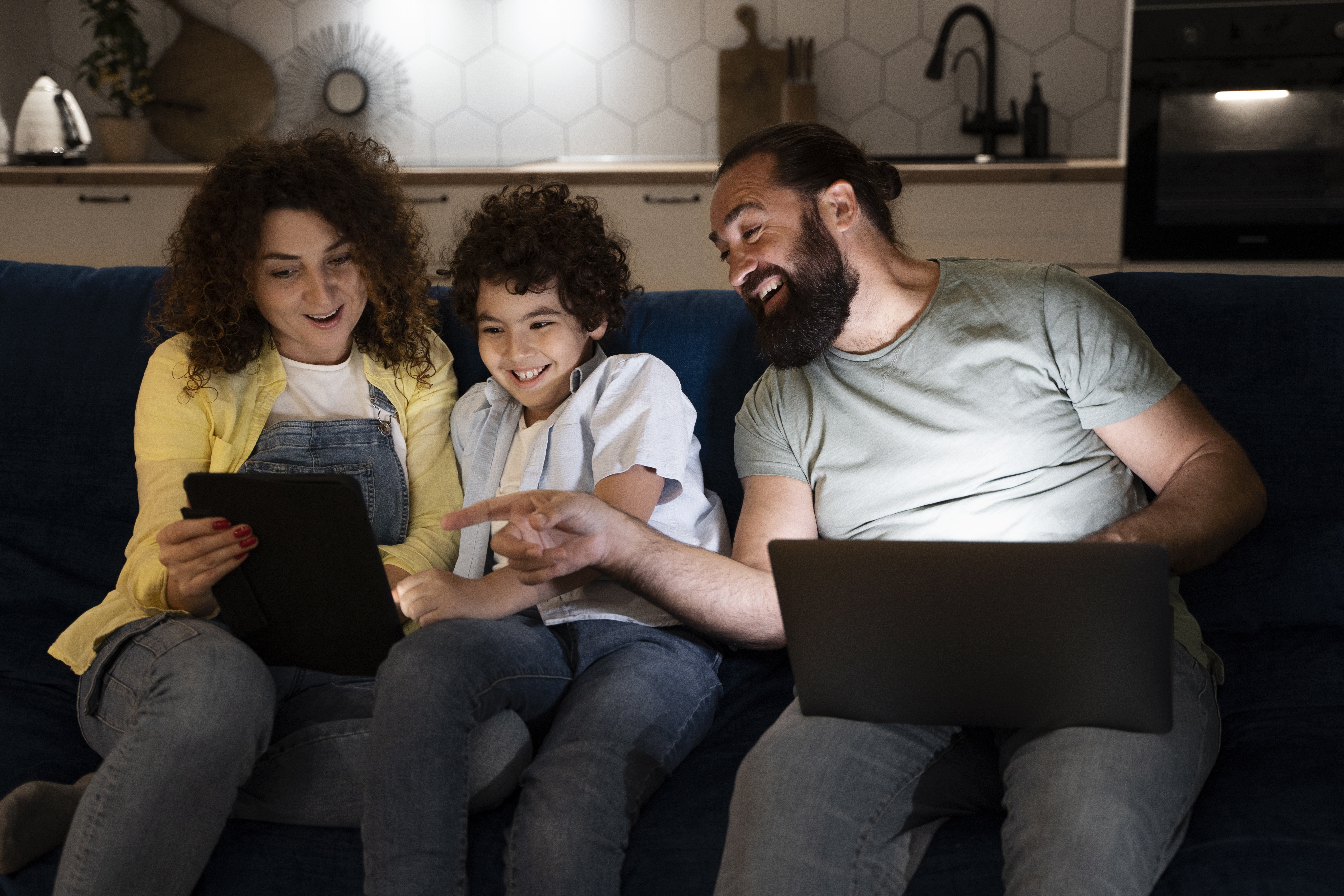 Close-up of a child enjoying quality time with parents at home, symbolizing family internet usage and illustrating data needs for a 10 Mbps connection (10 Mbps berapa GB).