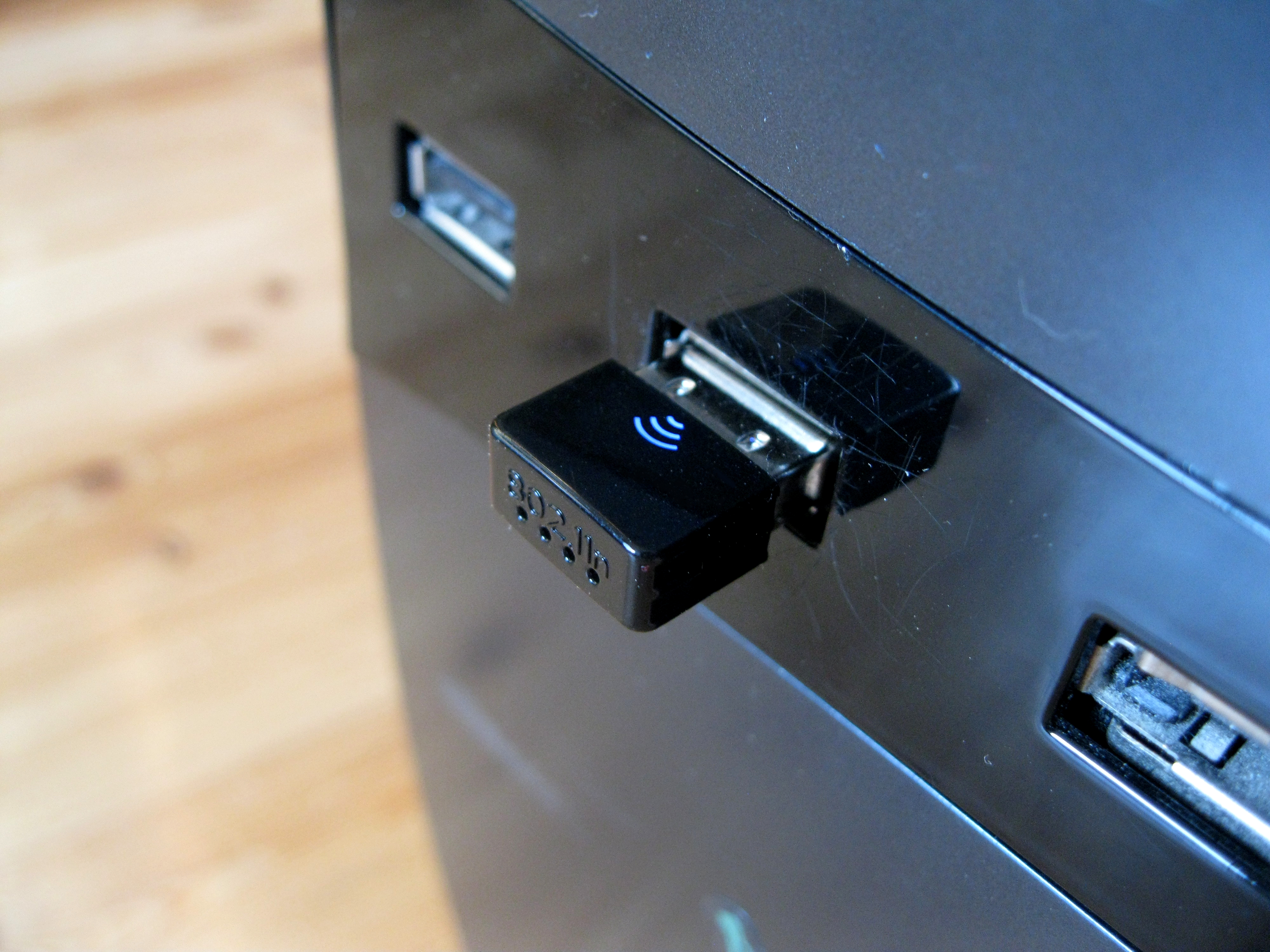 USB WiFi dongle plugged into a computer, illustrating WiFi dongle recommendations (rekomendasi WiFi dongle).