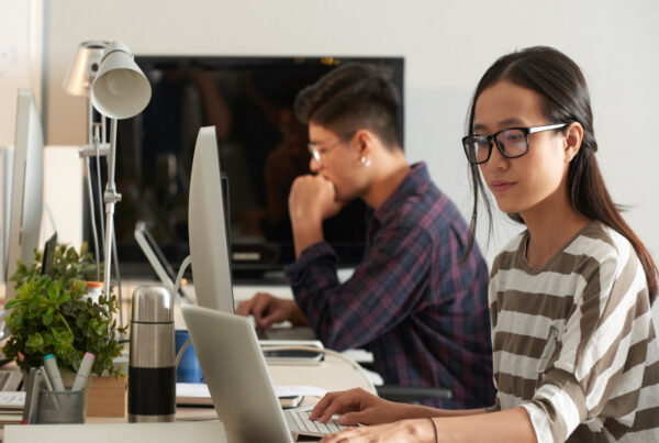 Perbedaan WordPress vs Laravel 2026, Pilih yang Mana