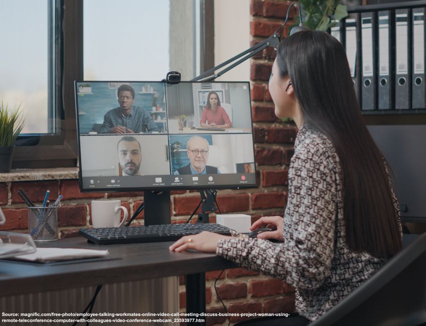 A female employee talking to colleagues via online video call, as an illustration for WiFi with 500 Mbps speed.